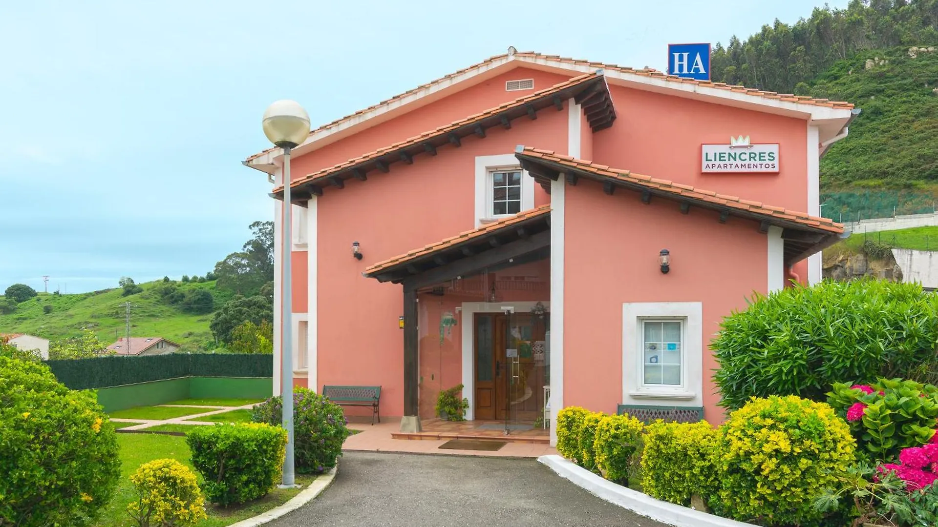 Liencres Apartamentos location
